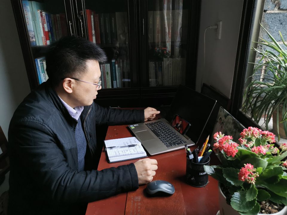伟德bv国际体育院长黄秋生照片4(1).jpg